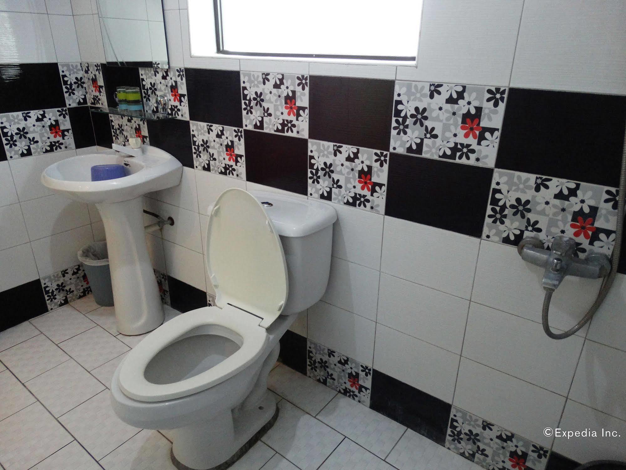 Sun Avenue Tourist Inn & Cafe Tagbilaran City Bagian luar foto