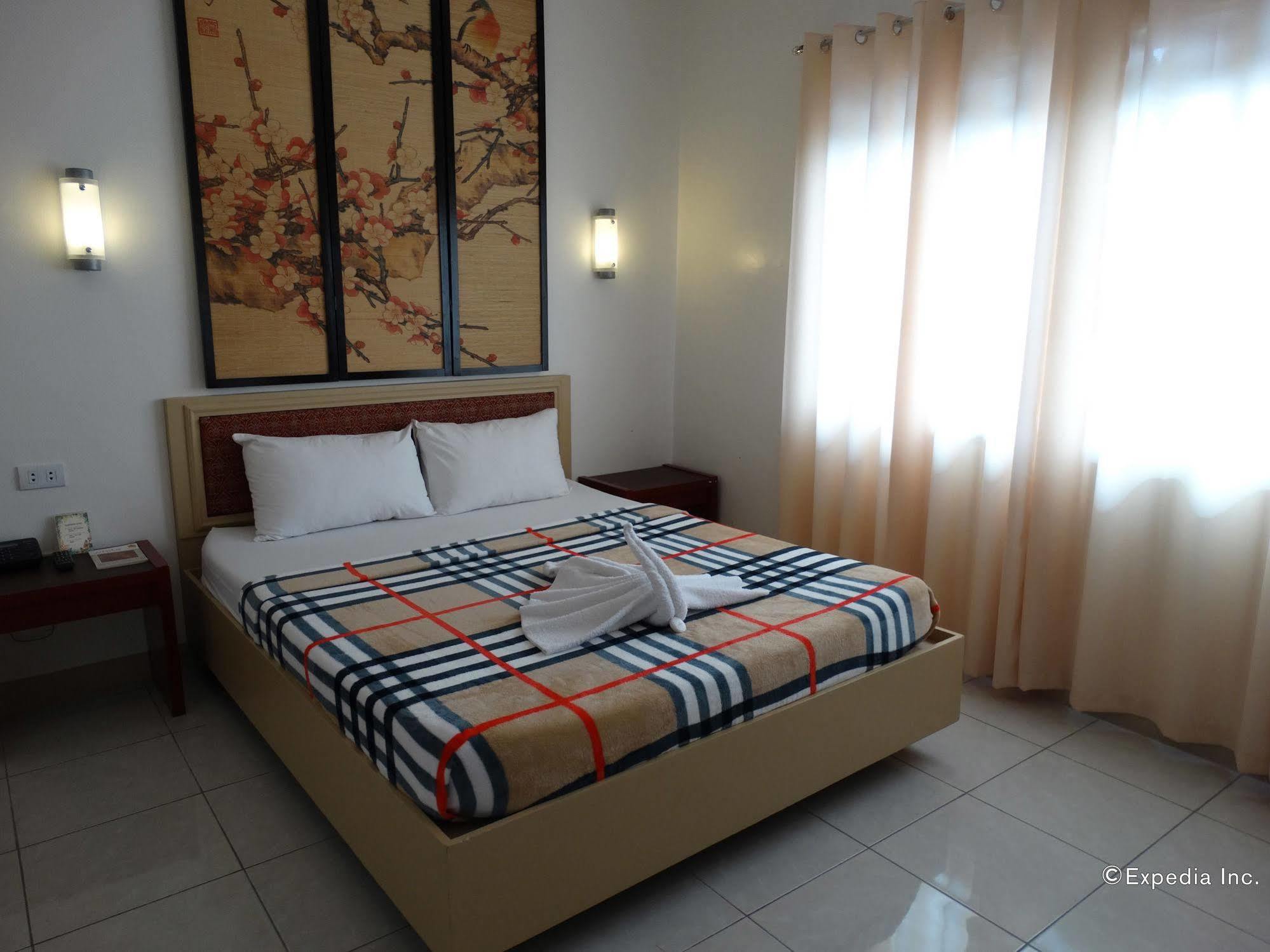 Sun Avenue Tourist Inn & Cafe Tagbilaran City Bagian luar foto