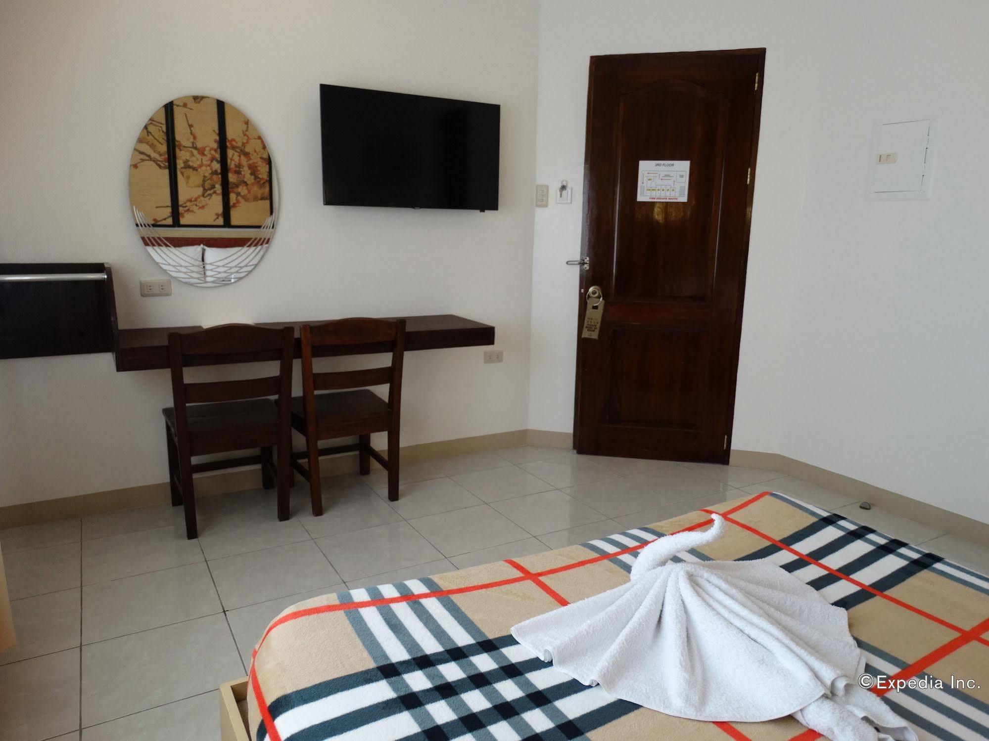 Sun Avenue Tourist Inn & Cafe Tagbilaran City Bagian luar foto
