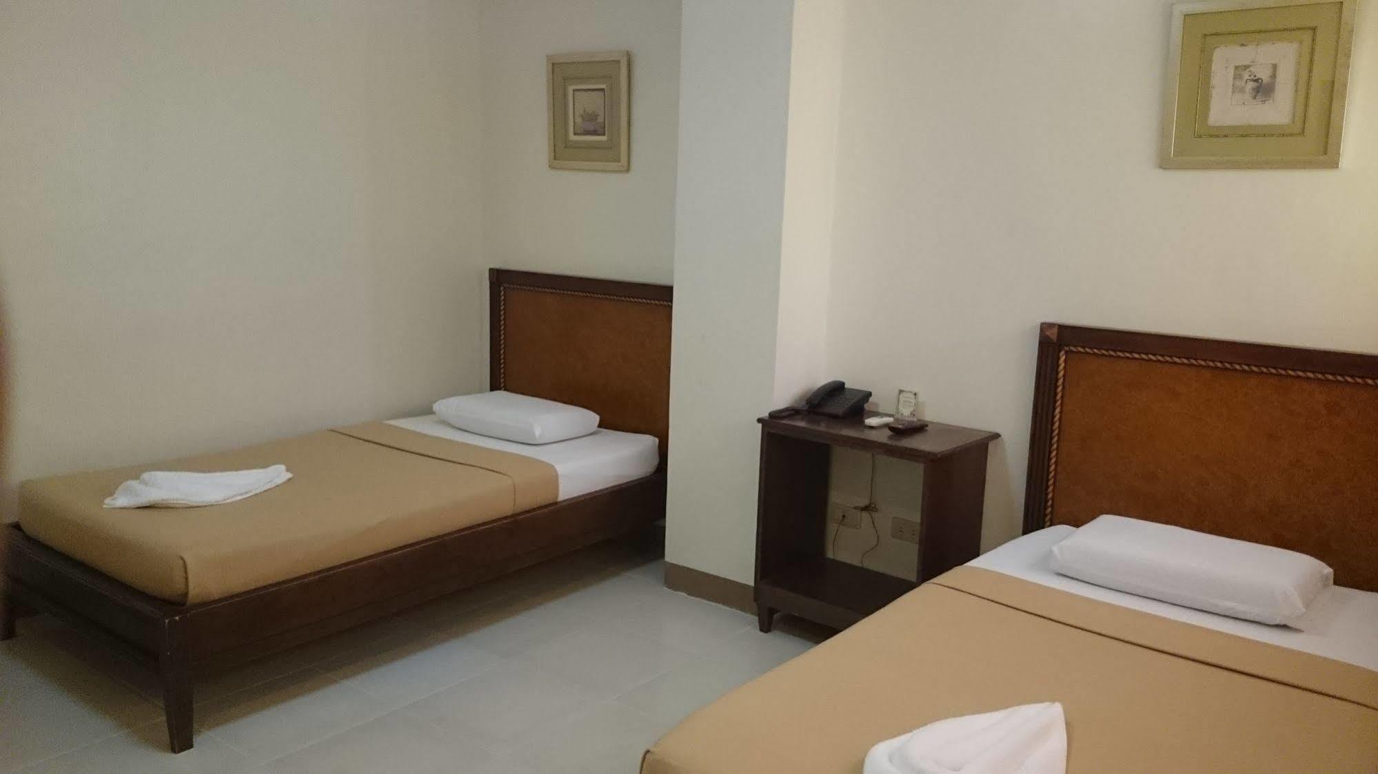 Sun Avenue Tourist Inn & Cafe Tagbilaran City Bagian luar foto