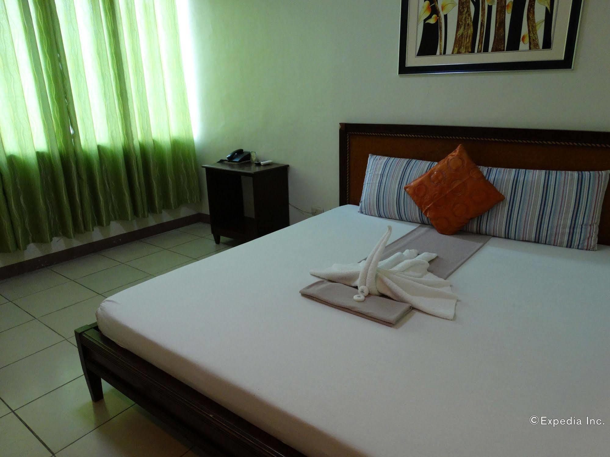 Sun Avenue Tourist Inn & Cafe Tagbilaran City Bagian luar foto